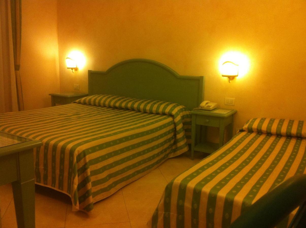 Hotel Riviera 3 Stelle Con Piscina Estiva Gratuita E Garage A Pagamento Spotorno Exteriér fotografie