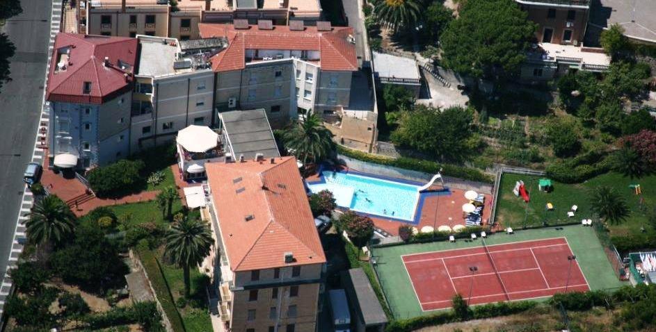 Hotel Riviera 3 Stelle Con Piscina Estiva Gratuita E Garage A Pagamento Spotorno Exteriér fotografie